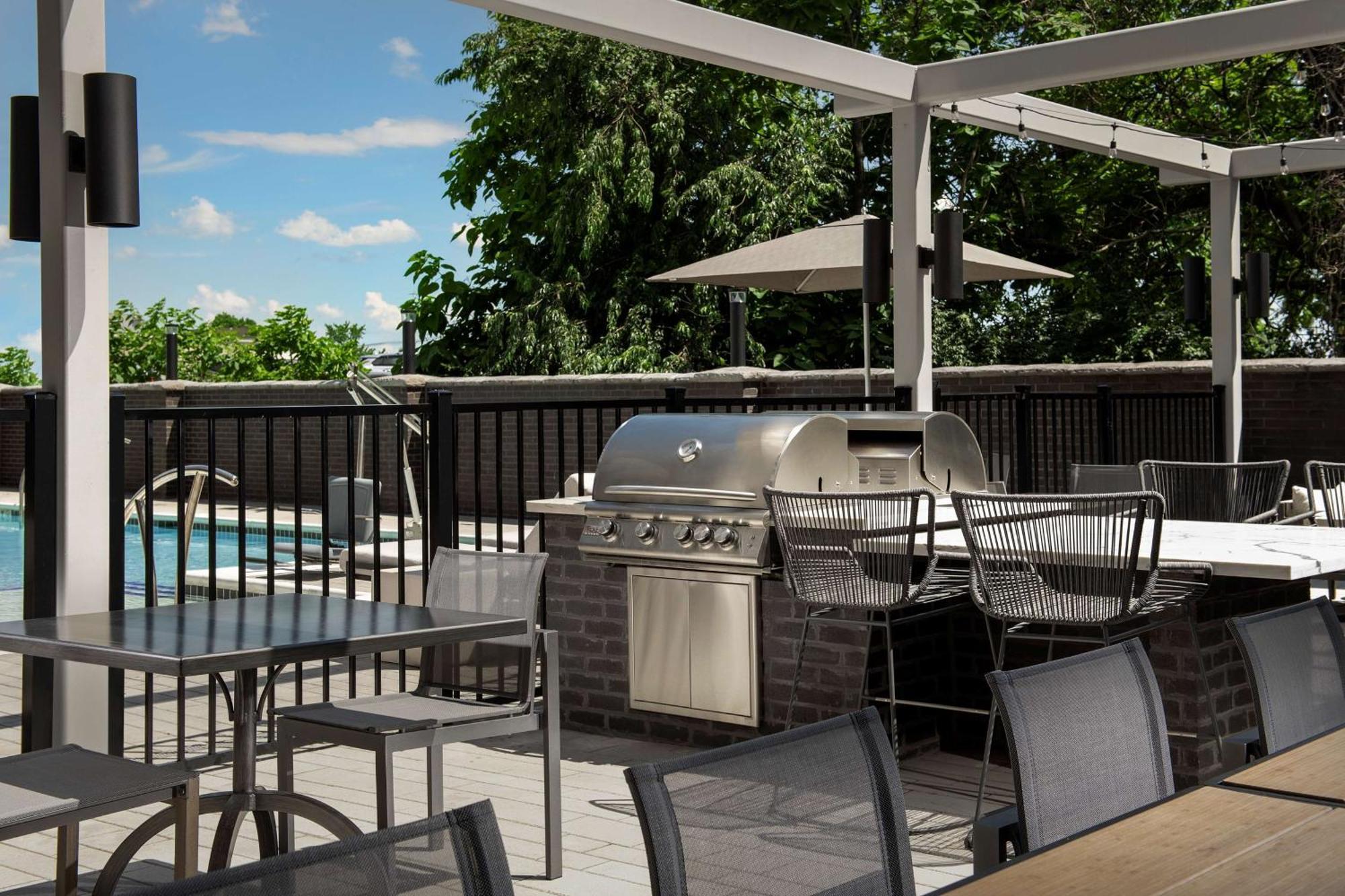 Homewood Suites By Hilton Louisville Airport Exteriör bild